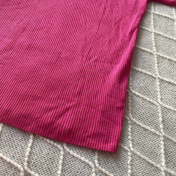 Pink top
Great condition 
Soft and comfortable - Picture 4 of 6